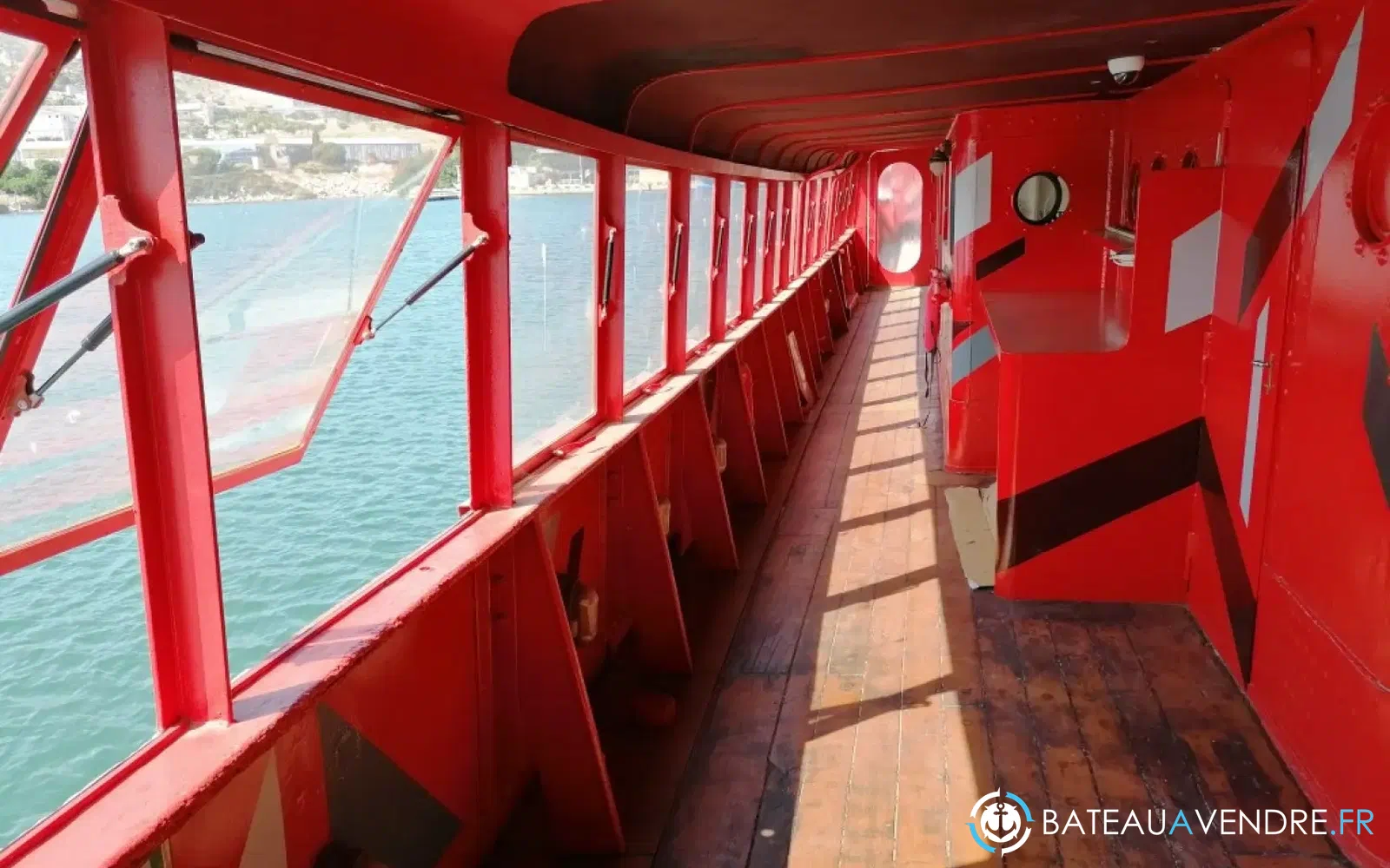 slider 4 Bateau Passagers 300 Personnes, Salle Concert, 3 Bars, 1 Restaurant