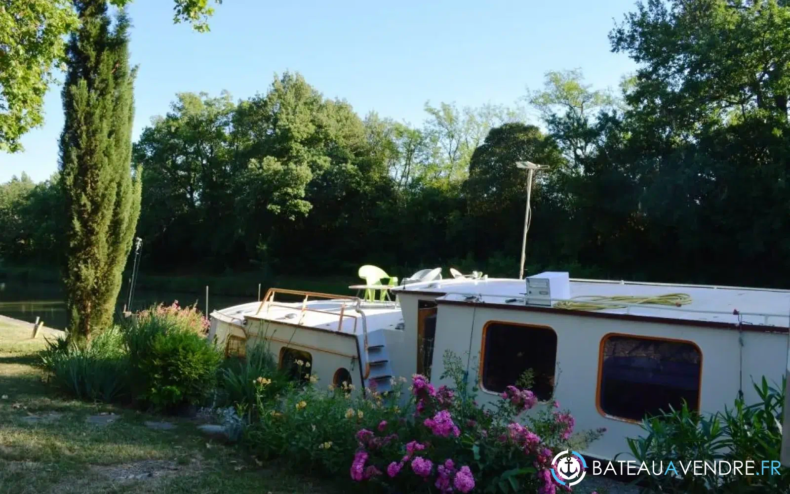 slider 0 Bateau Logement Silure 15m 2 Cabines