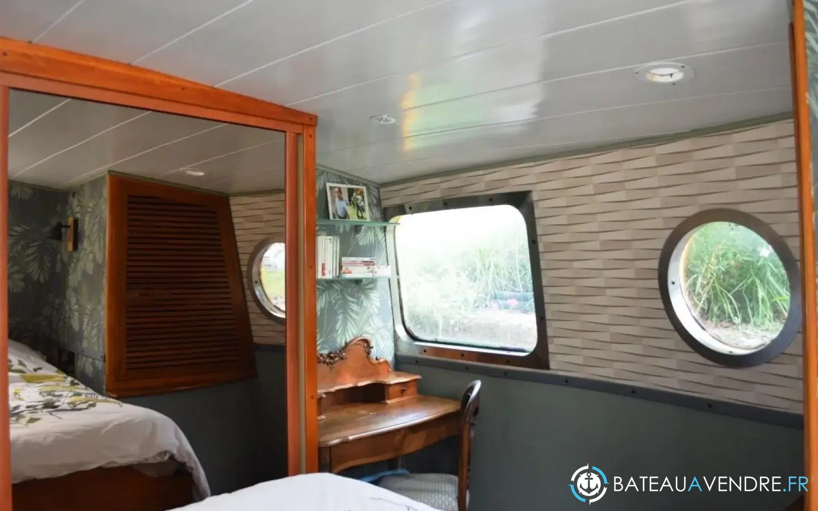 slider 11 Bateau Logement Silure 15m 2 Cabines