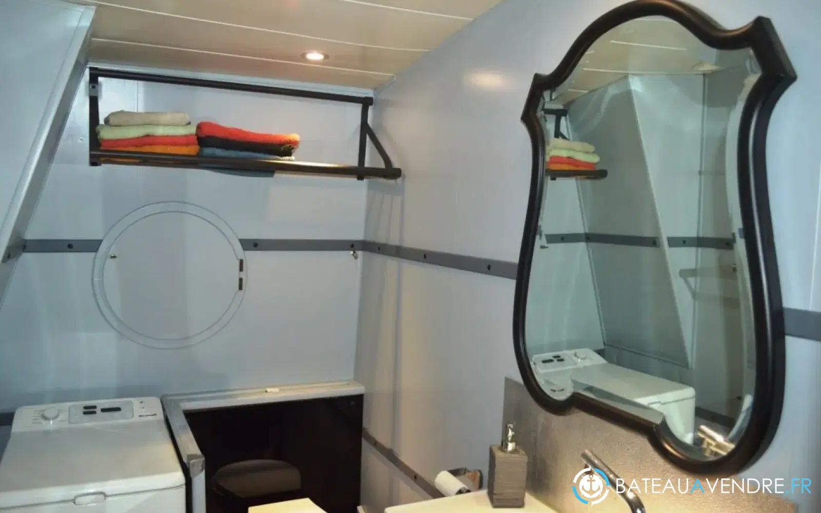 slider 13 Bateau Logement Silure 15m 2 Cabines