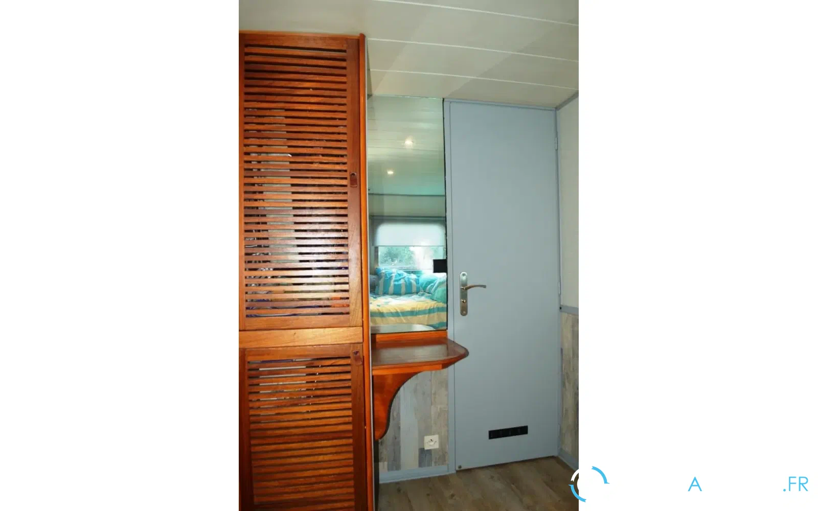 slider 18 Bateau Logement Silure 15m 2 Cabines