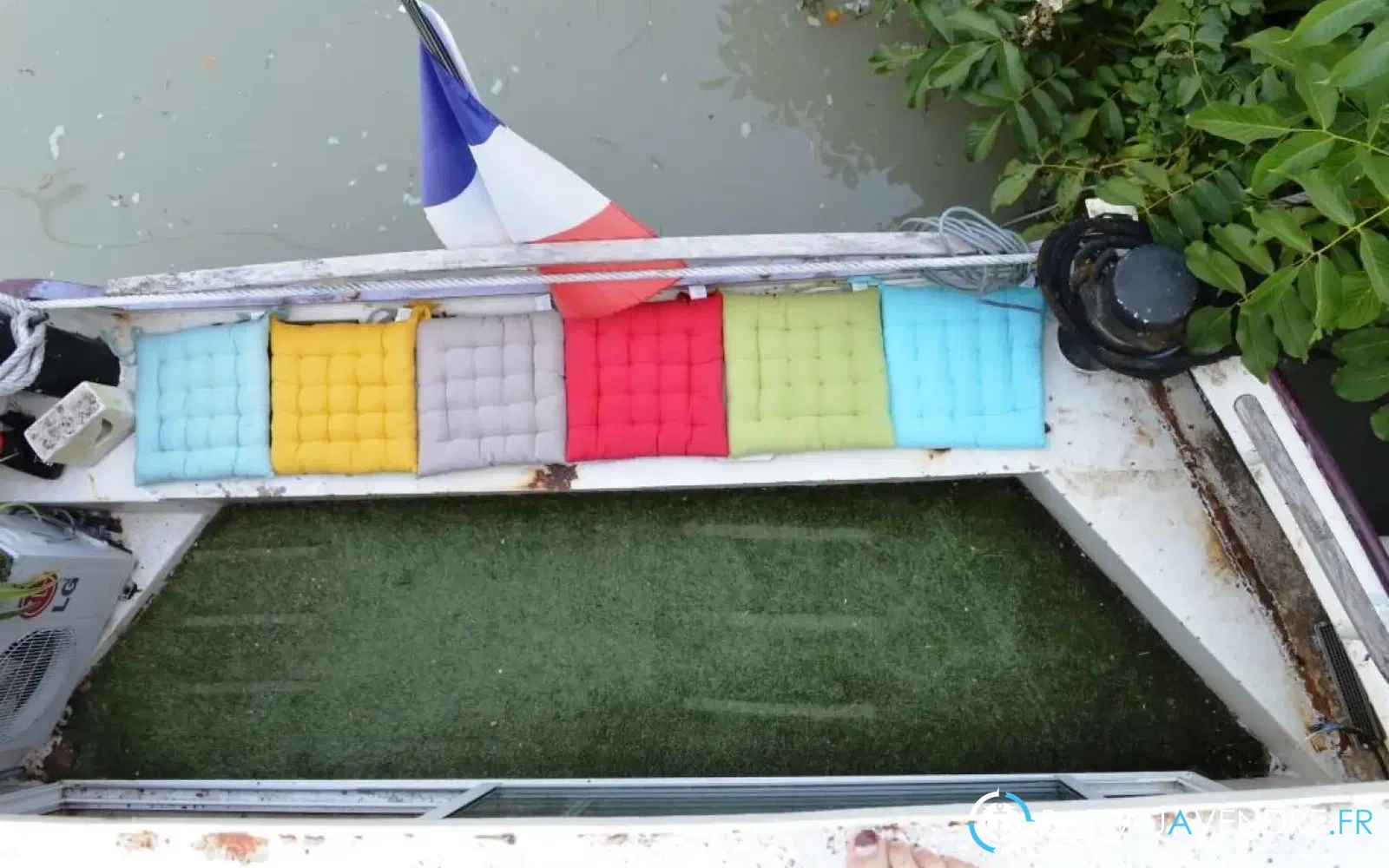 slider 20 Bateau Logement Silure 15m 2 Cabines