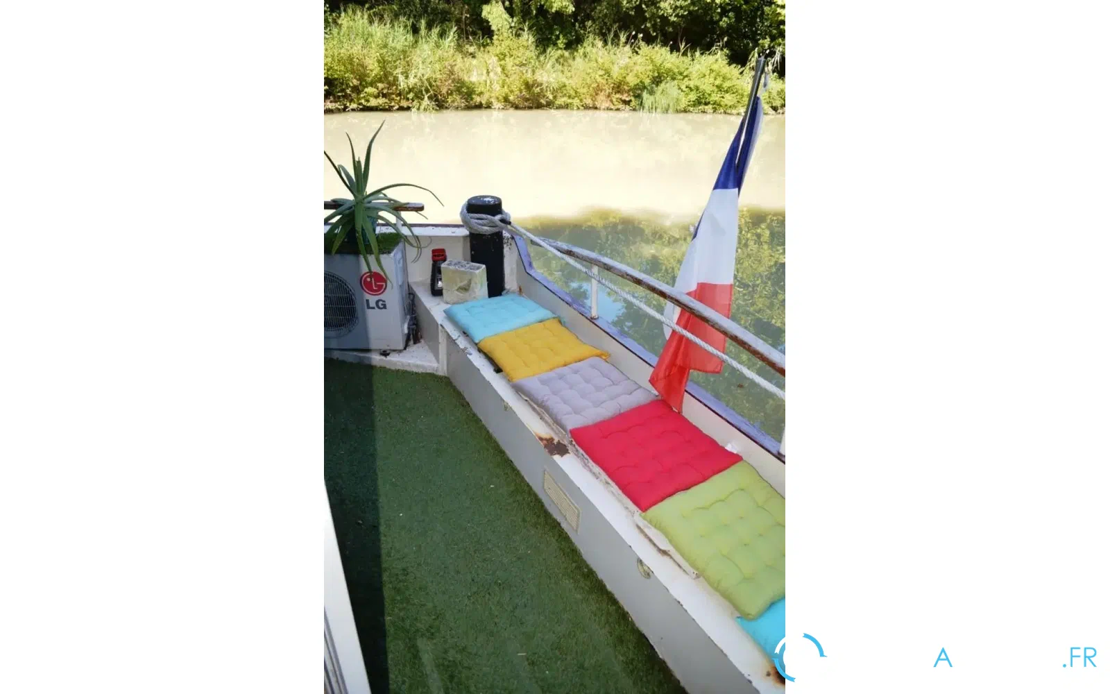 slider 21 Bateau Logement Silure 15m 2 Cabines