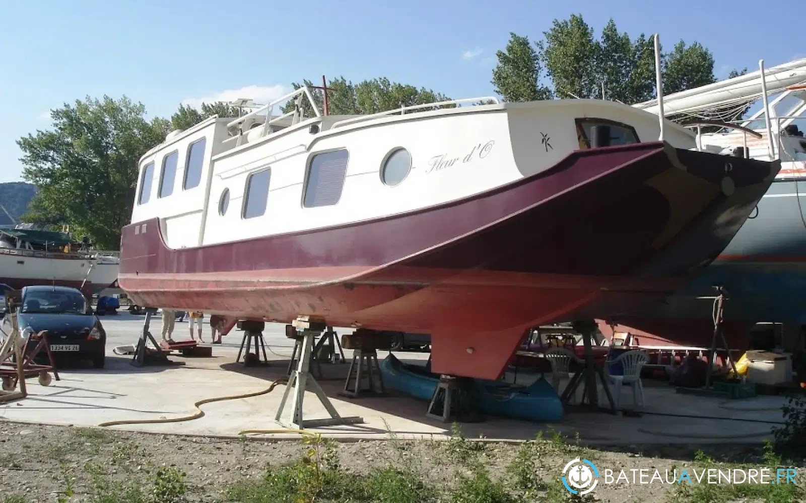 slider 24 Bateau Logement Silure 15m 2 Cabines