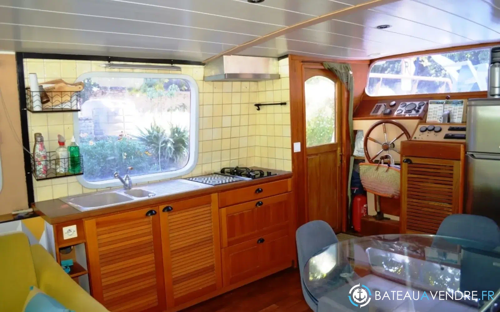 slider 4 Bateau Logement Silure 15m 2 Cabines