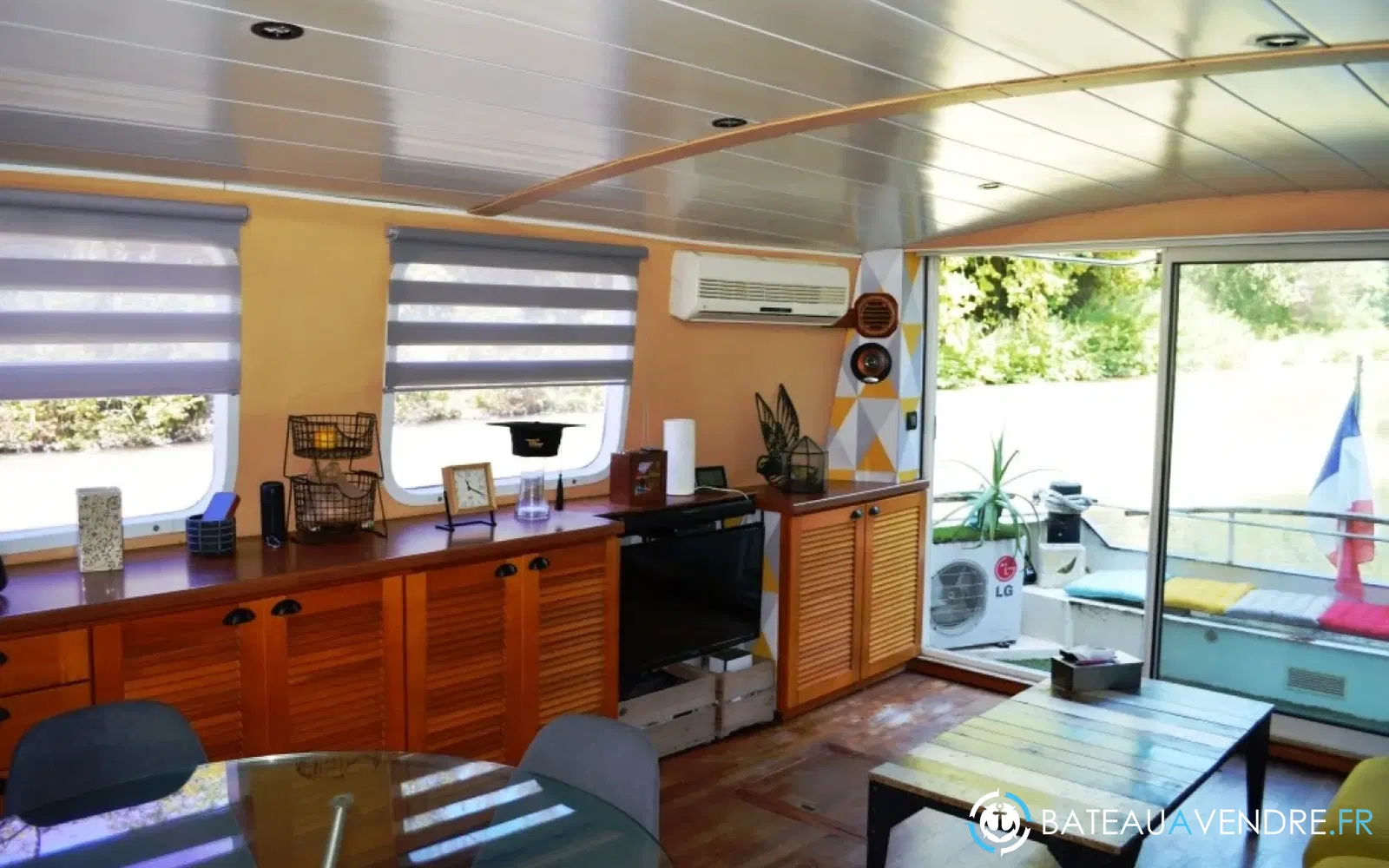 slider 5 Bateau Logement Silure 15m 2 Cabines