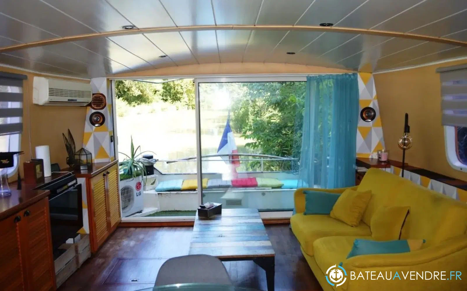 slider 6 Bateau Logement Silure 15m 2 Cabines