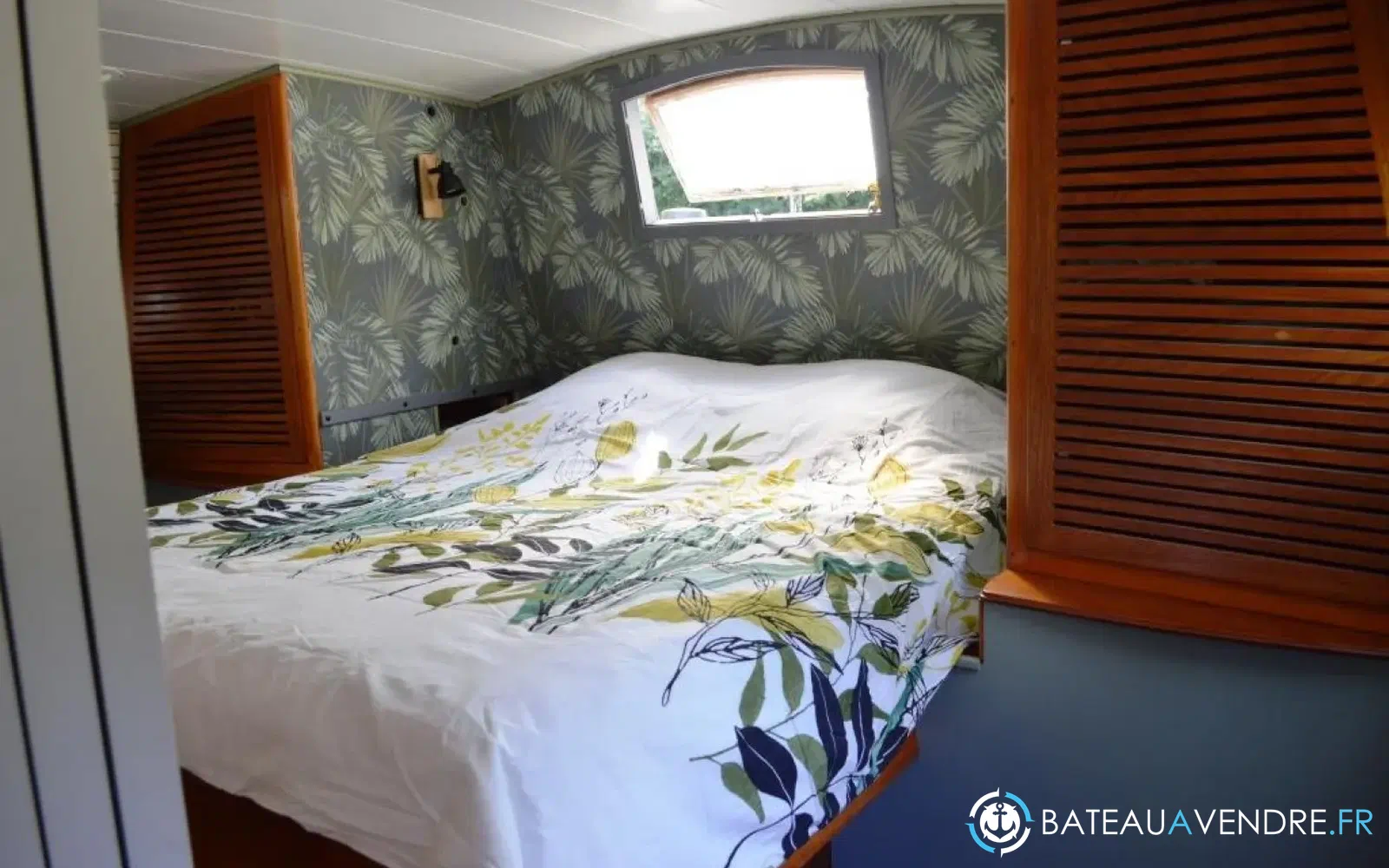 slider 8 Bateau Logement Silure 15m 2 Cabines