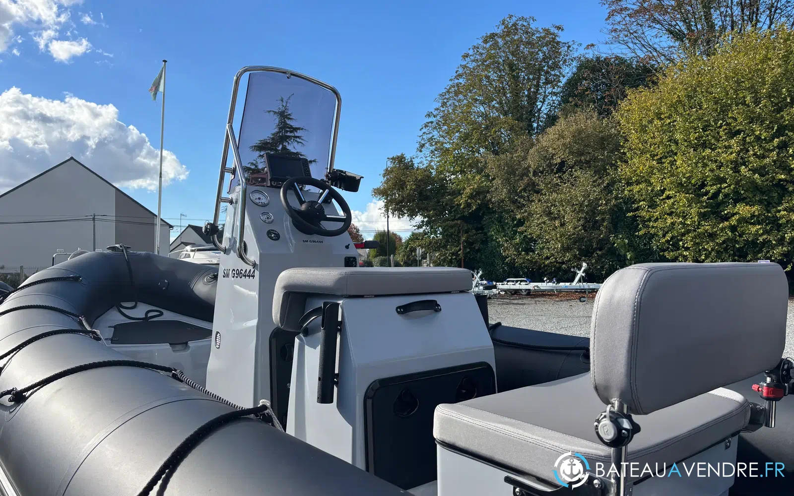 slider 17 Bombard Explorer 550