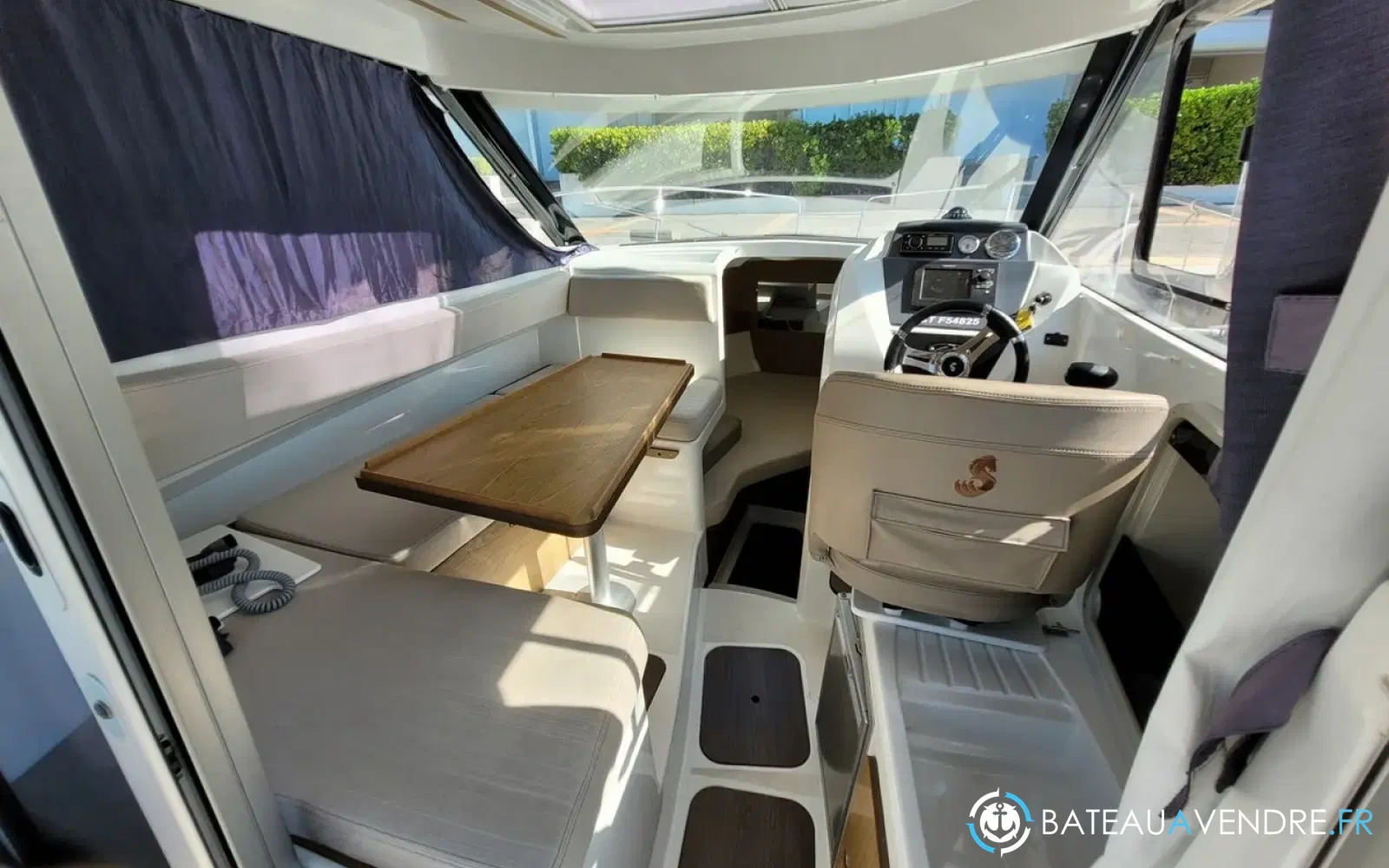 slider 1 Beneteau Antares 780 HB