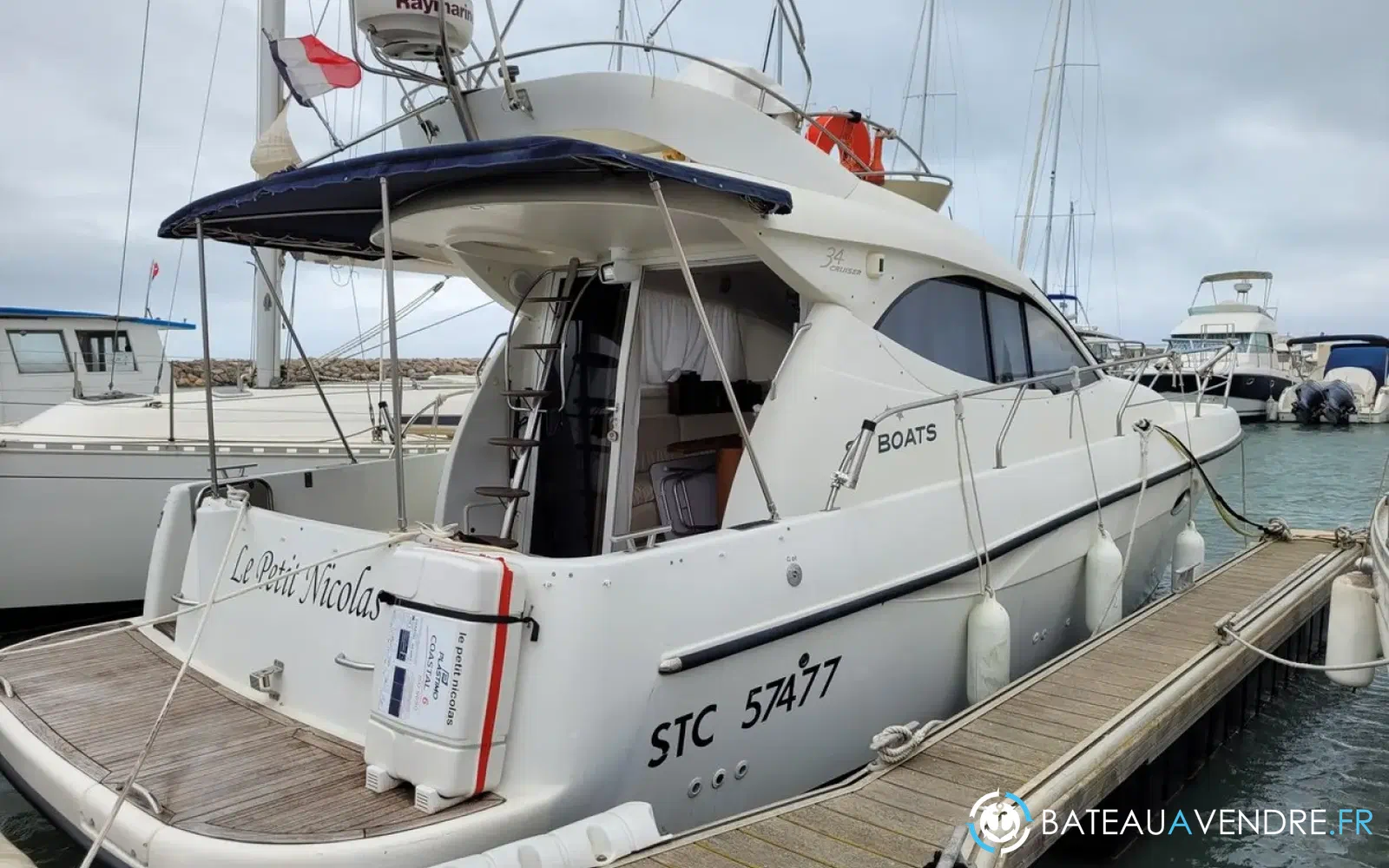 slider 0 ST Boats 34 Cruiser Fly