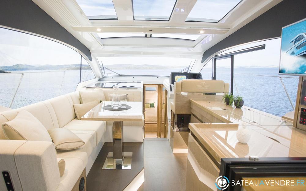 Sealine C390 interieur photo 4