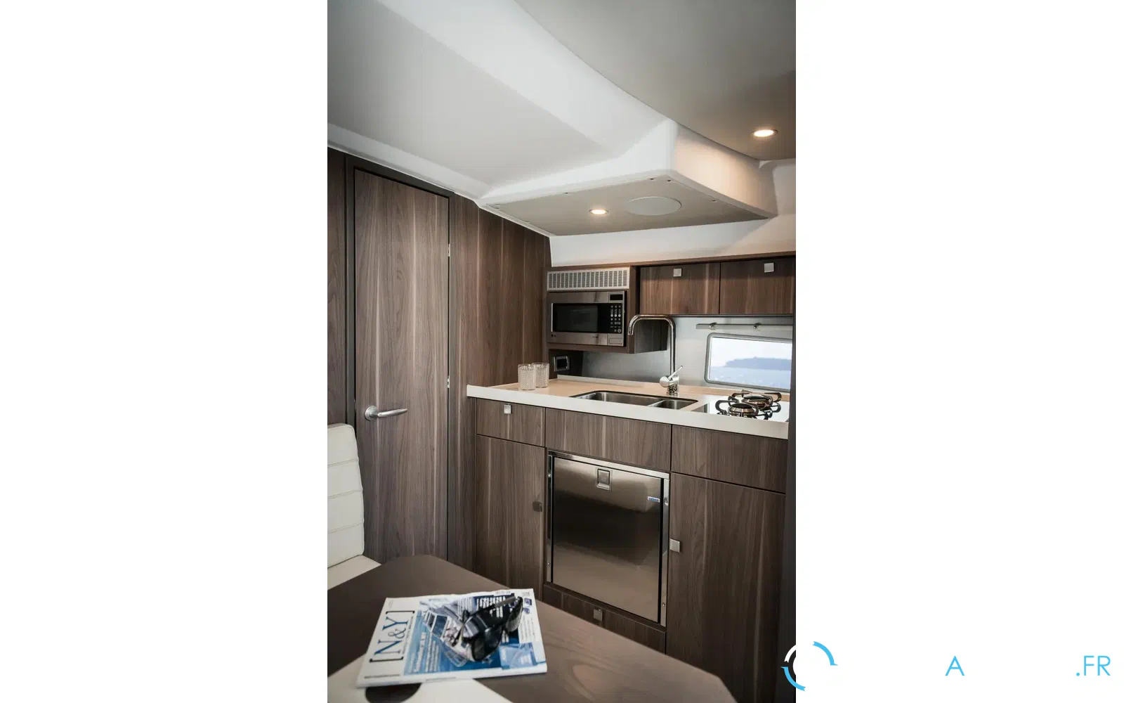 slider 9 Sealine S330
