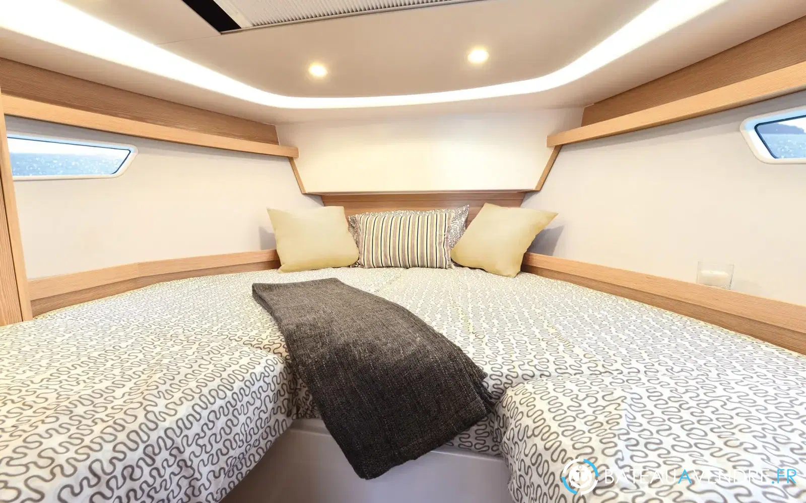 slider 8 Sealine S330