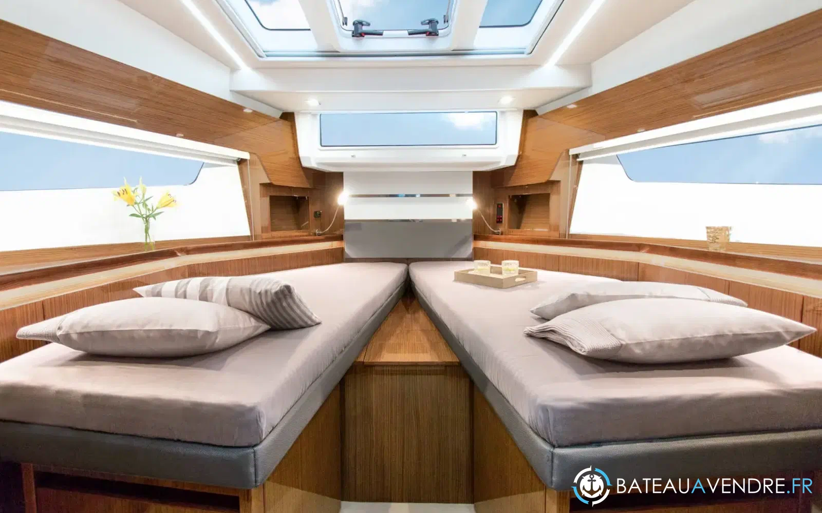 slider 9 Sealine C430