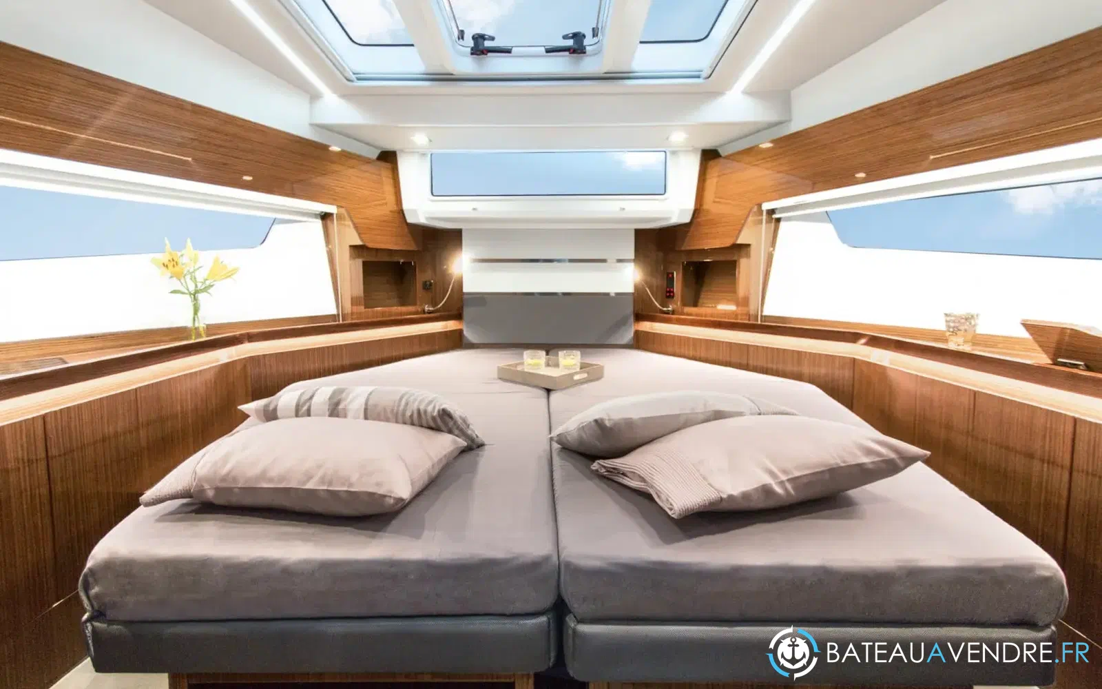 slider 10 Sealine C430