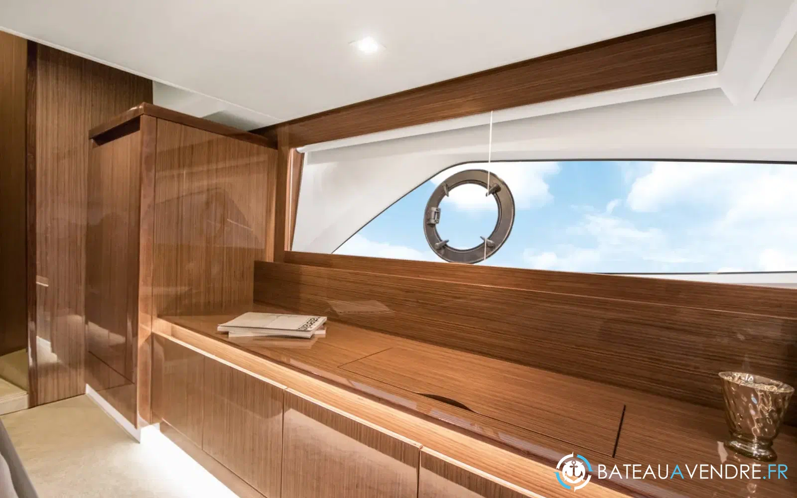 slider 8 Sealine C430
