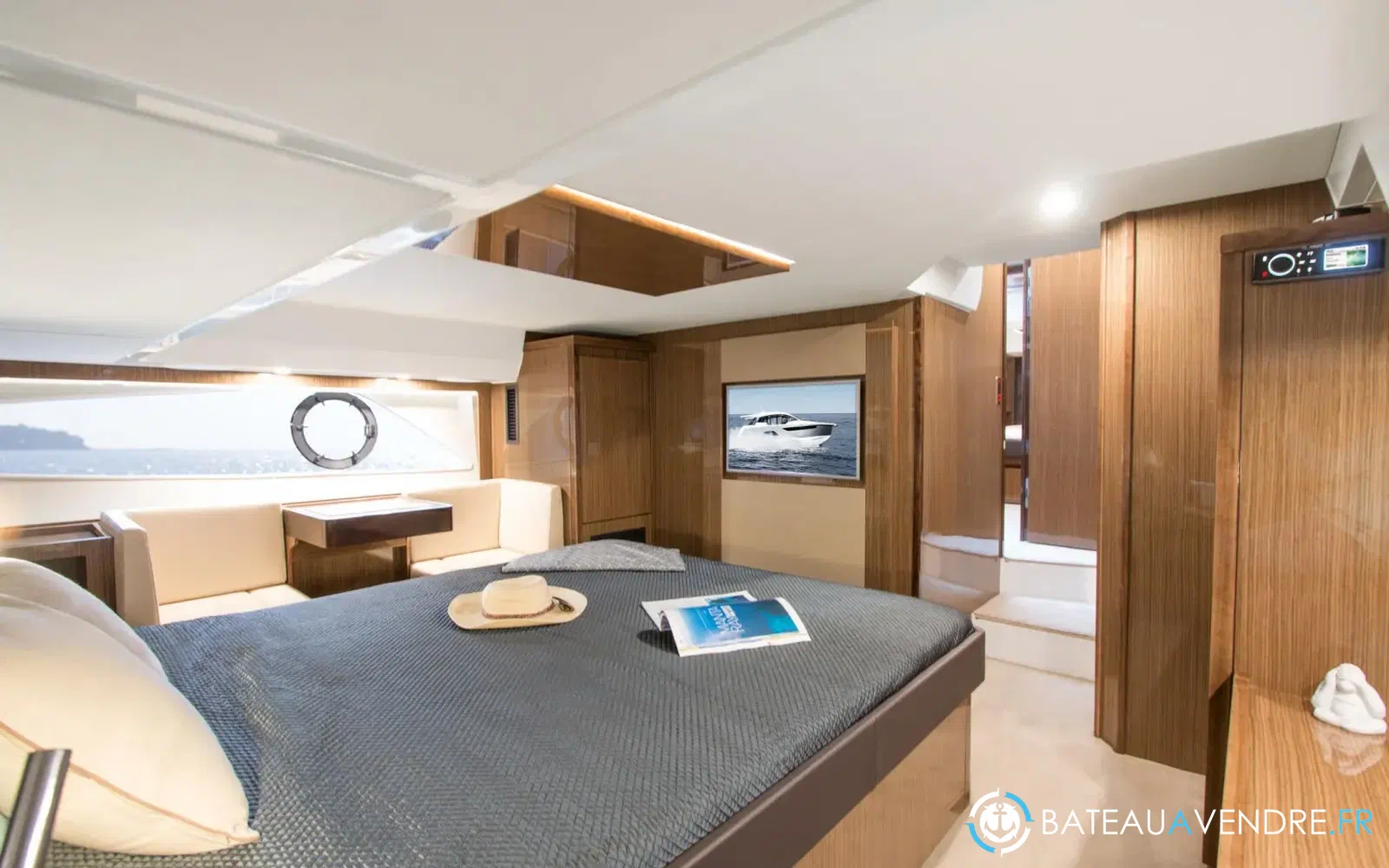 slider 14 Sealine C530