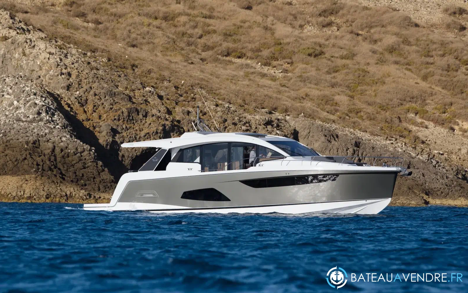 slider 2 Sealine C530