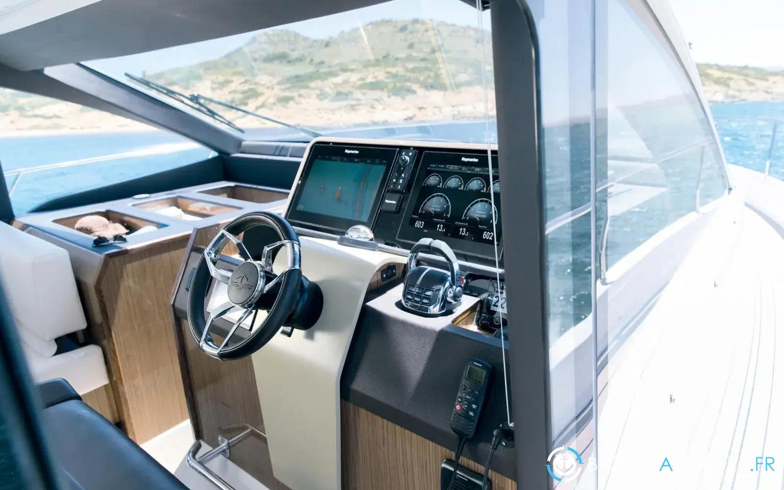 slider 5 Sealine C530