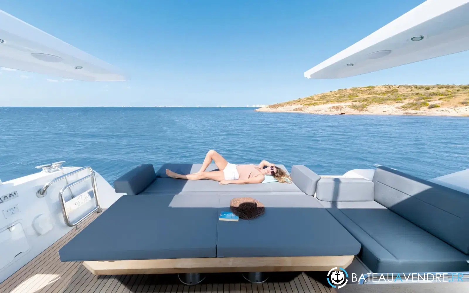 slider 6 Sealine C530