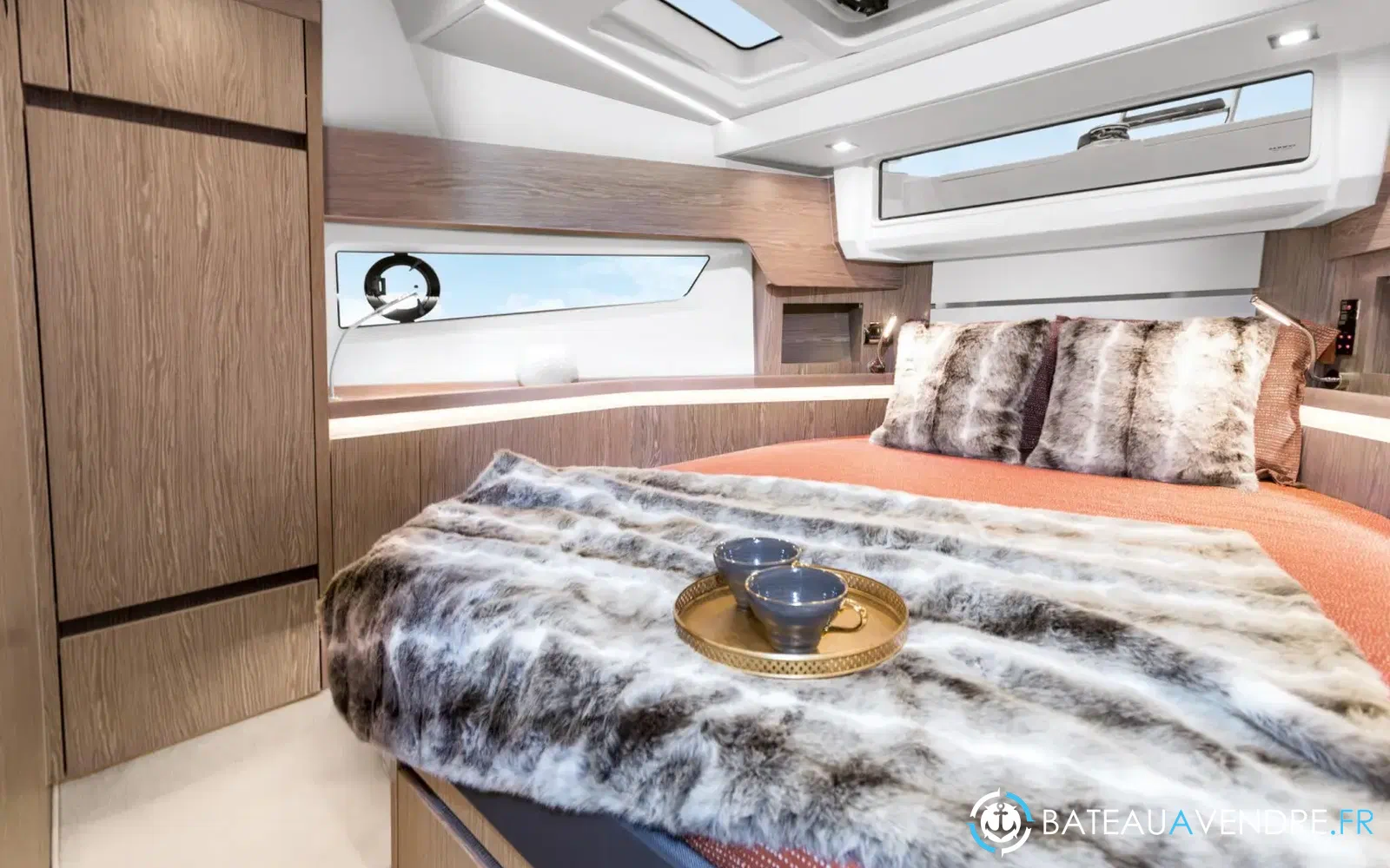 slider 12 Sealine F430