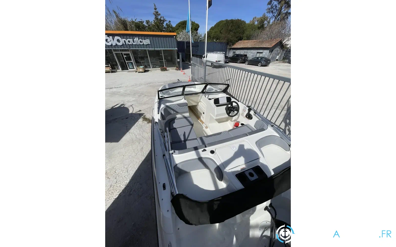 slider 2 Bayliner Element M17