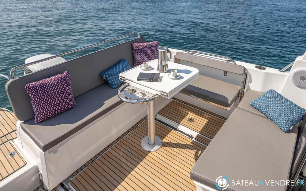 Beneteau Antares 8 OB V2 interieur photo 3