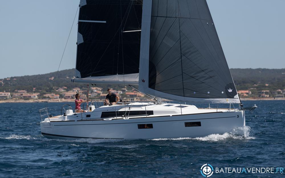 Beneteau Oceanis 38.1 exterieur photo de présentation