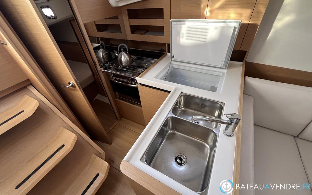 Jeanneau Sun Odyssey 380 cuisine / salle de bain photo 4