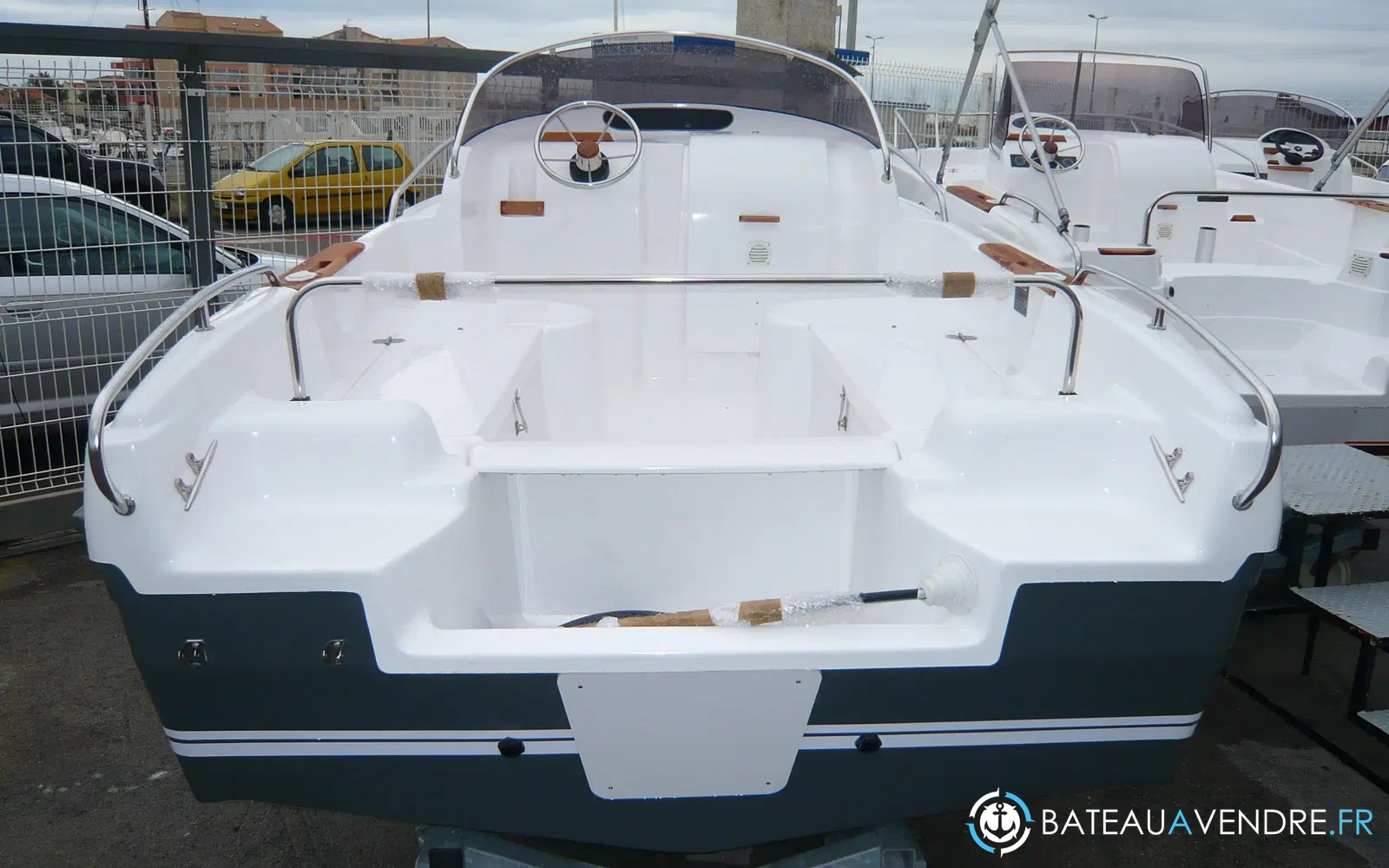 slider 0 B2 Marine Cap Ferret 472 Cruiser