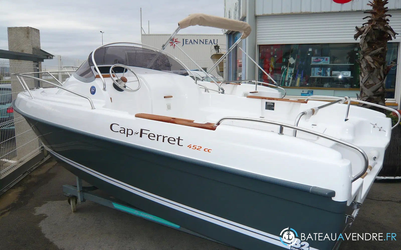 slider 1 B2 Marine Cap Ferret 472 Cruiser