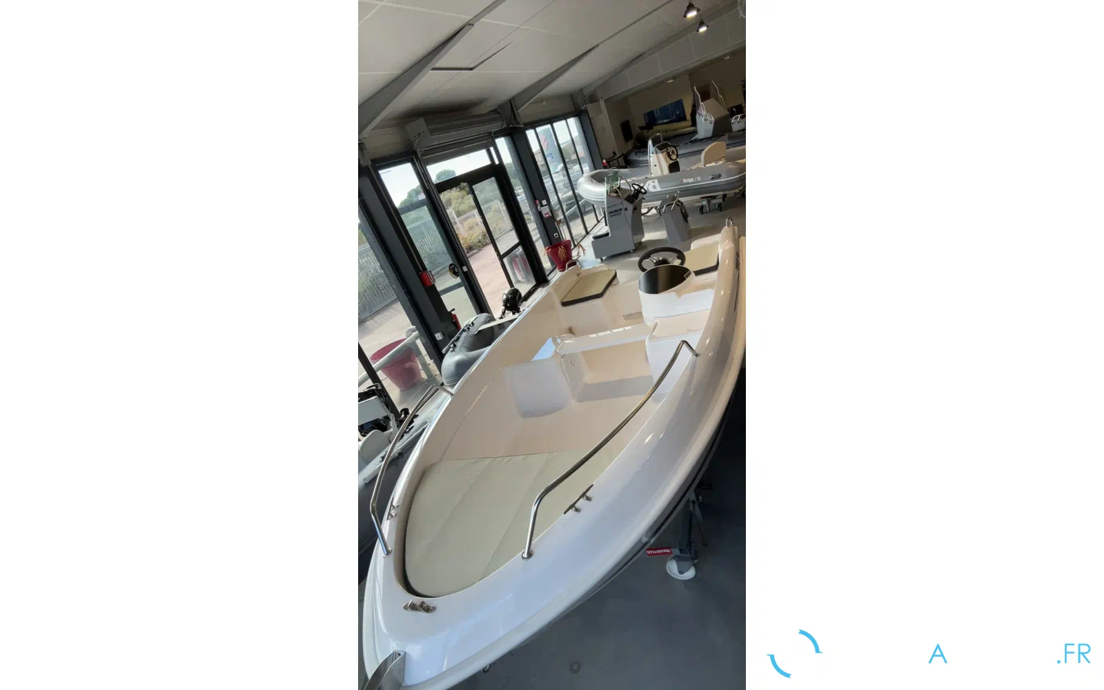 slider 1 B2 Marine Cap Ferret 472 Fish