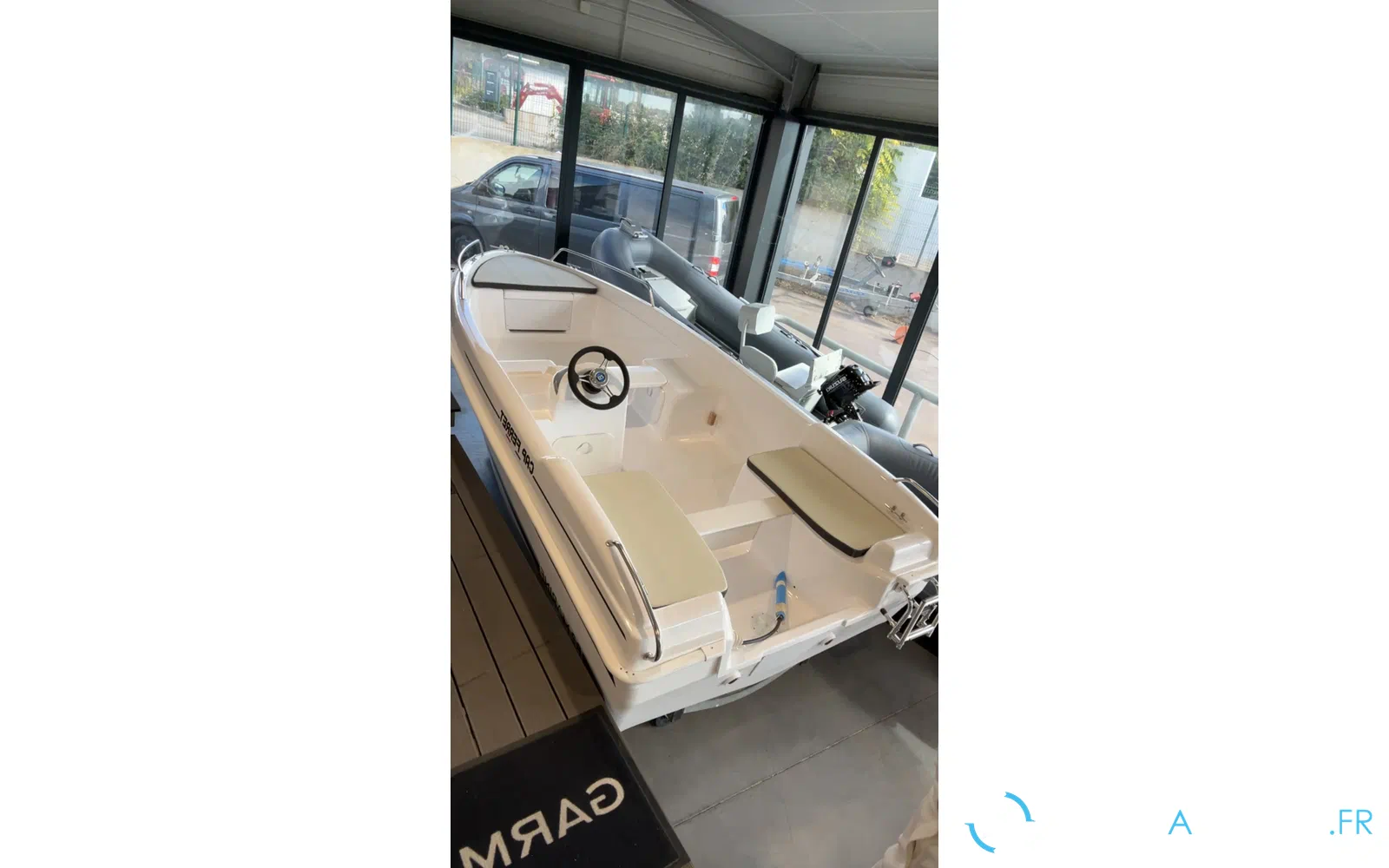 slider 4 B2 Marine Cap Ferret 472 Fish