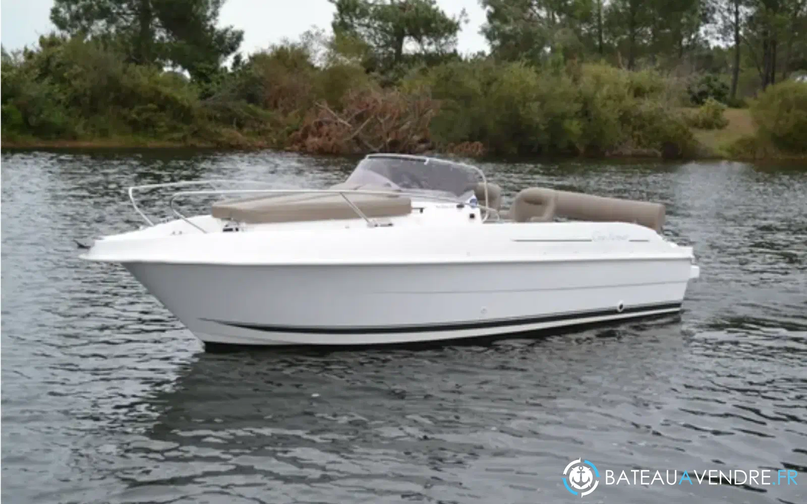 slider 1 B2 Marine Cap Ferret 572 Cruiser