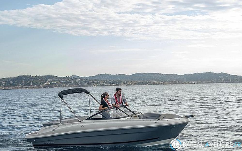 Bayliner VR4 OB exterieur photo de présentation