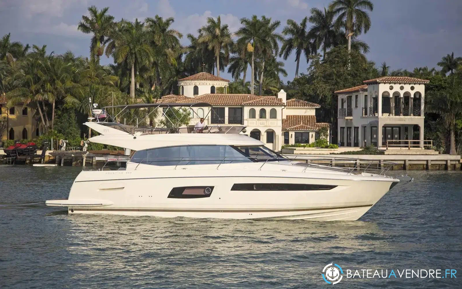 slider 1 Prestige Yachts 550 Fly