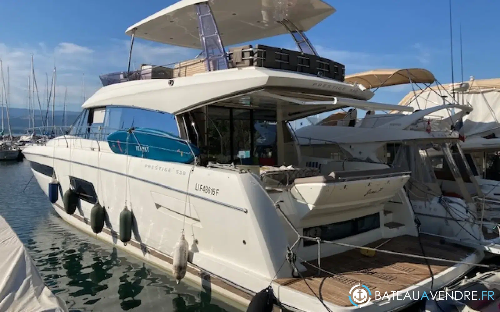 slider 3 Prestige Yachts 550 Fly