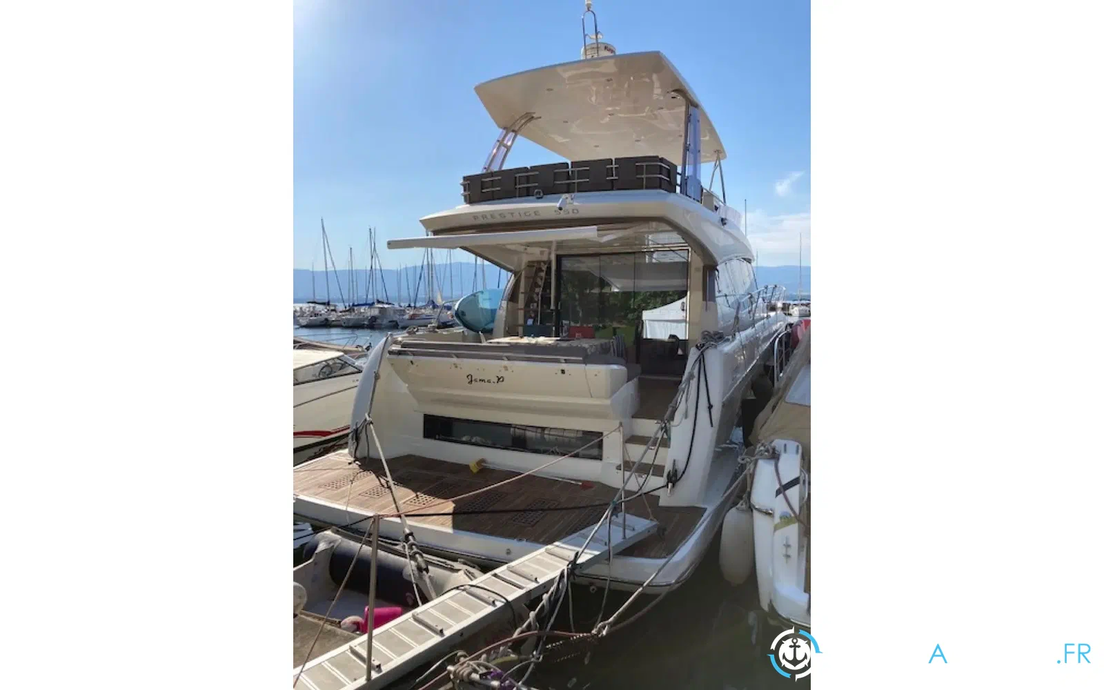 slider 4 Prestige Yachts 550 Fly