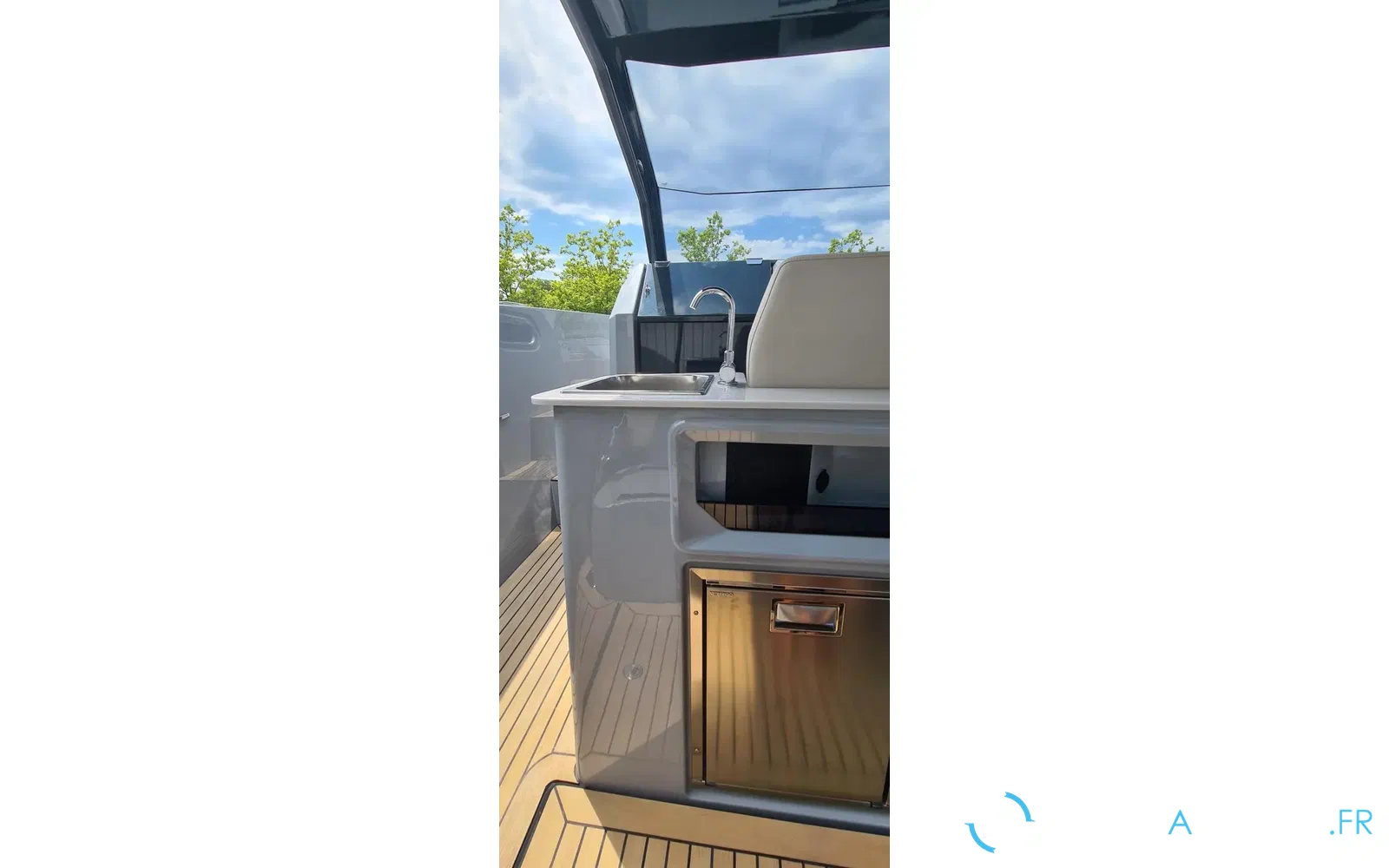 slider 23 Rand Boats Escape 30