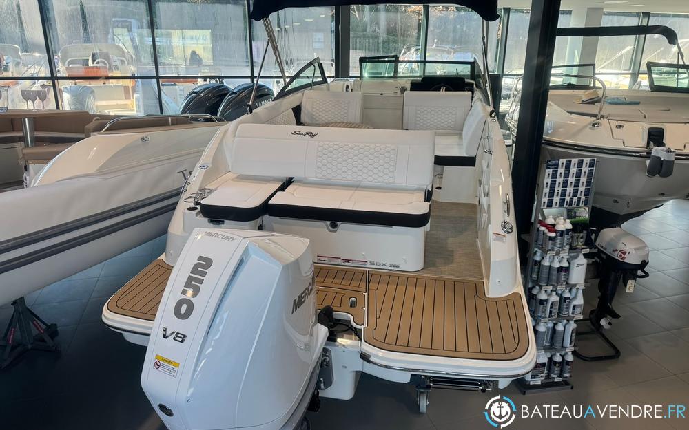 Sea Ray SDX 250 OB interieur photo de présentation