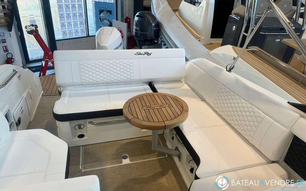 Sea Ray SDX 250 OB interieur photo 3