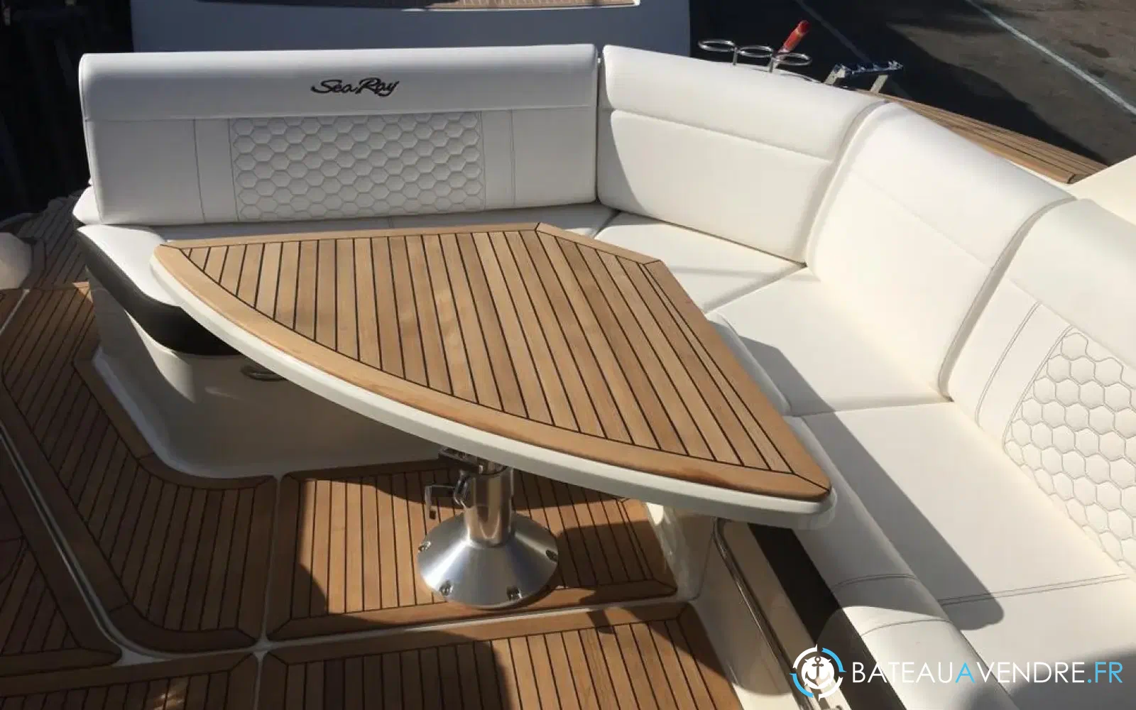slider 4 Sea Ray 320 Sundancer
