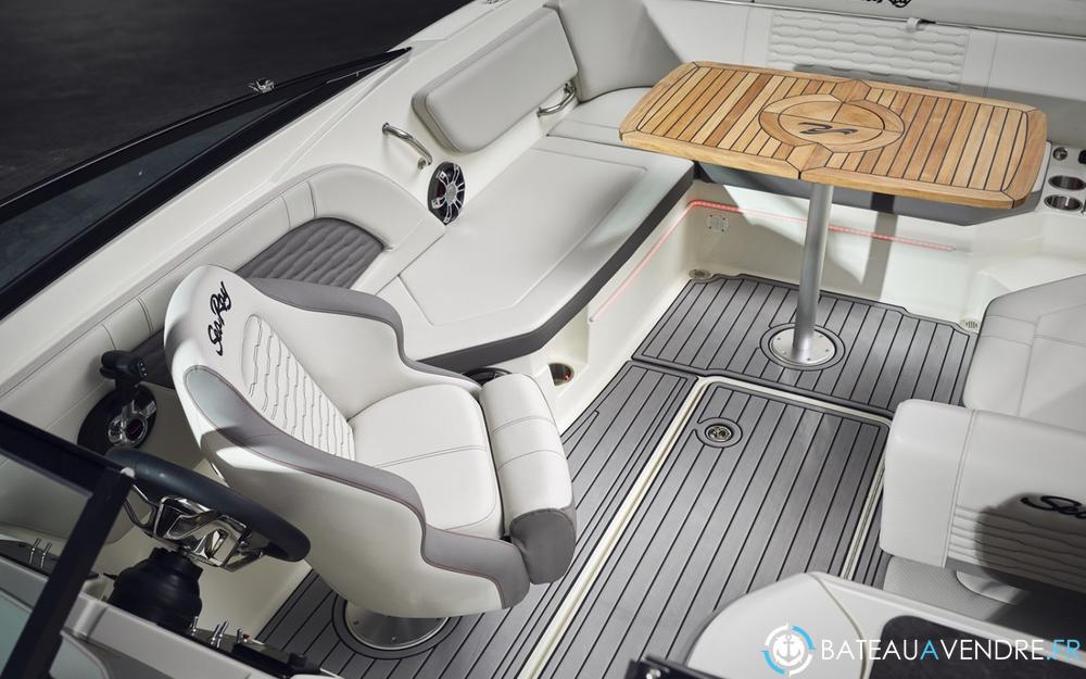 Sea Ray 230 SPX interieur photo 4