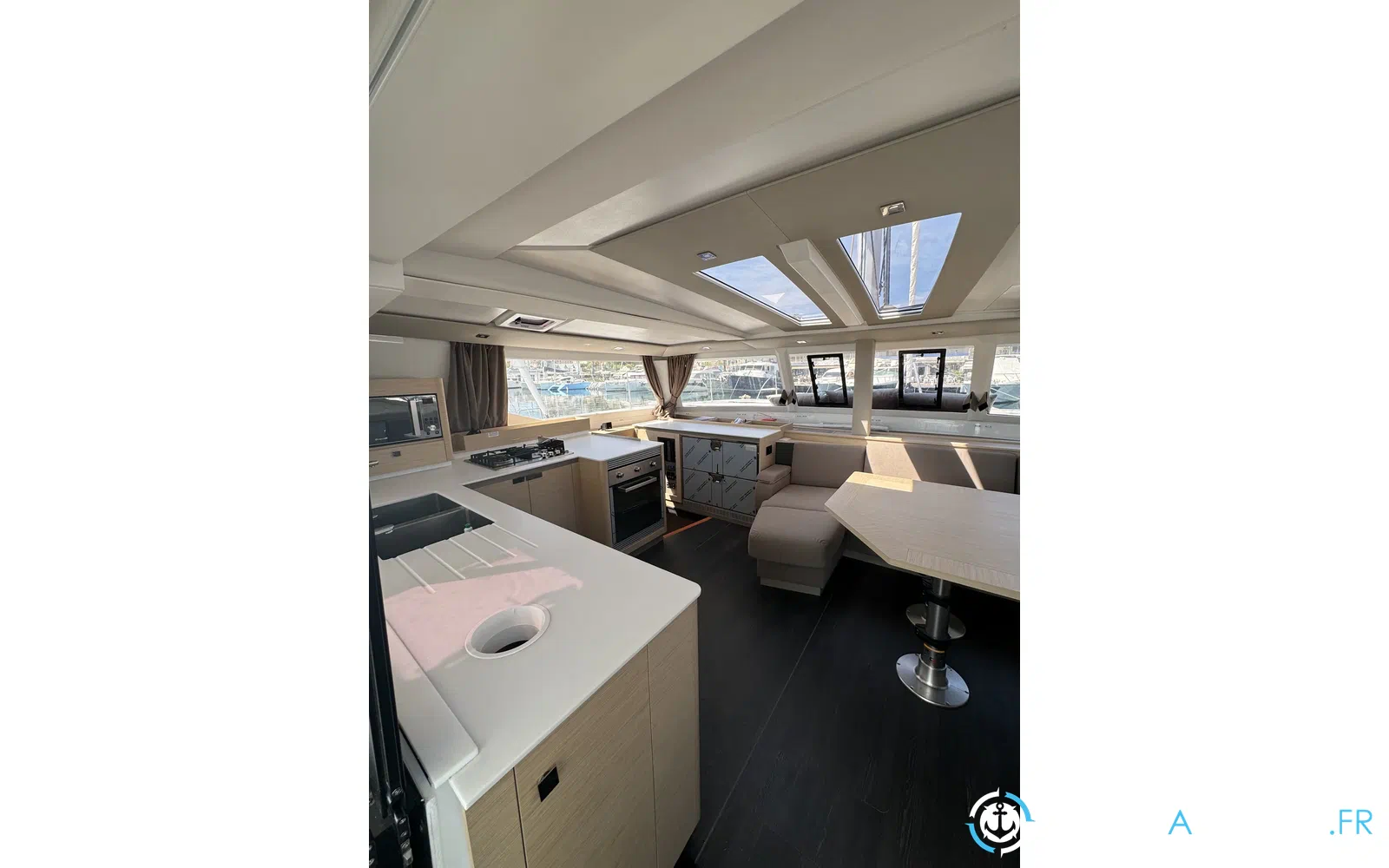 slider 3 Fountaine Pajot Tanna 47