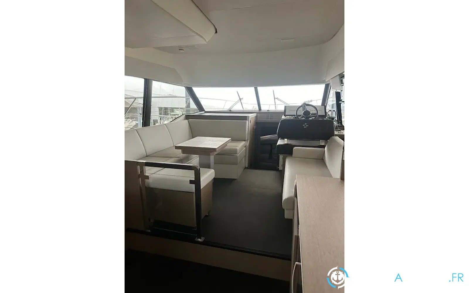 slider 1 Prestige Yachts 420 Fly