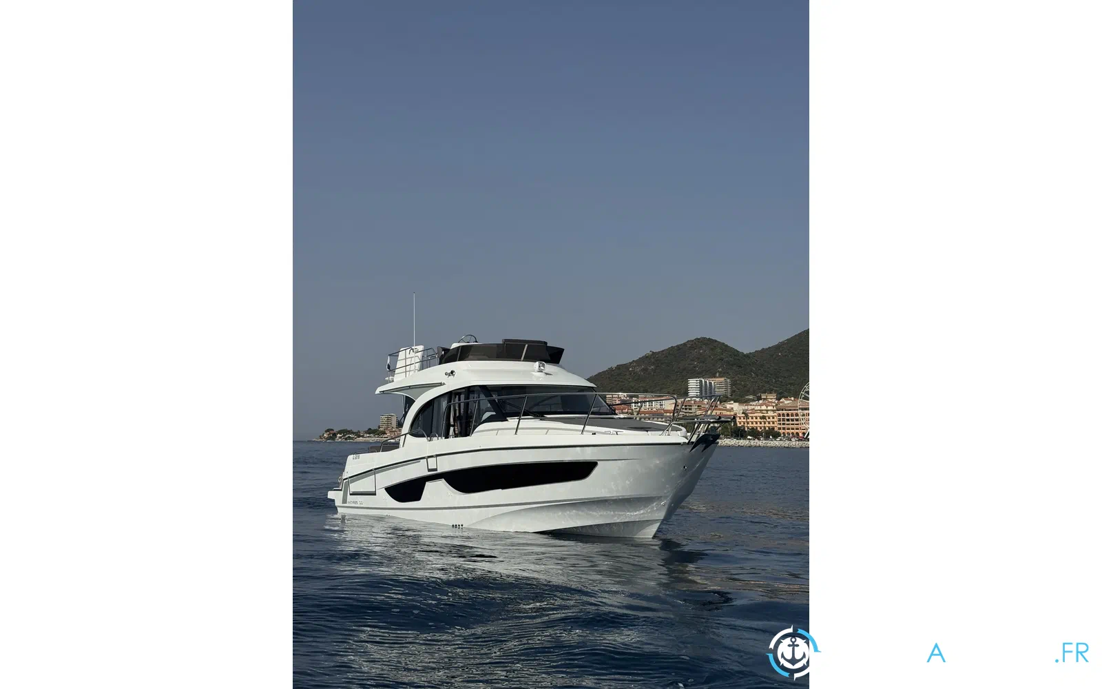 slider 3 Beneteau Antares 11 Fly