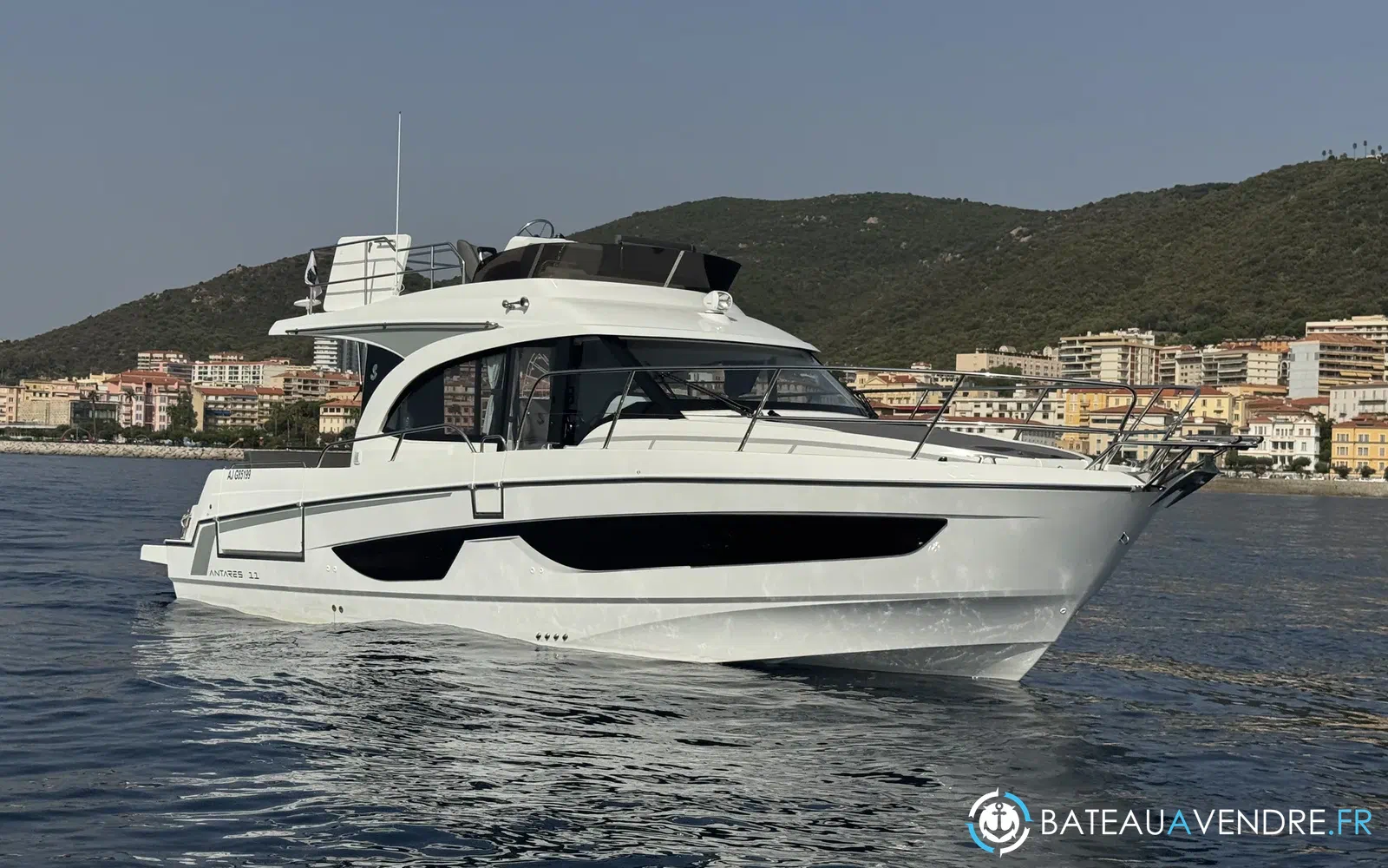 slider 6 Beneteau Antares 11 Fly
