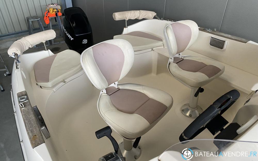 Quicksilver Activ 470 Open interieur photo 4