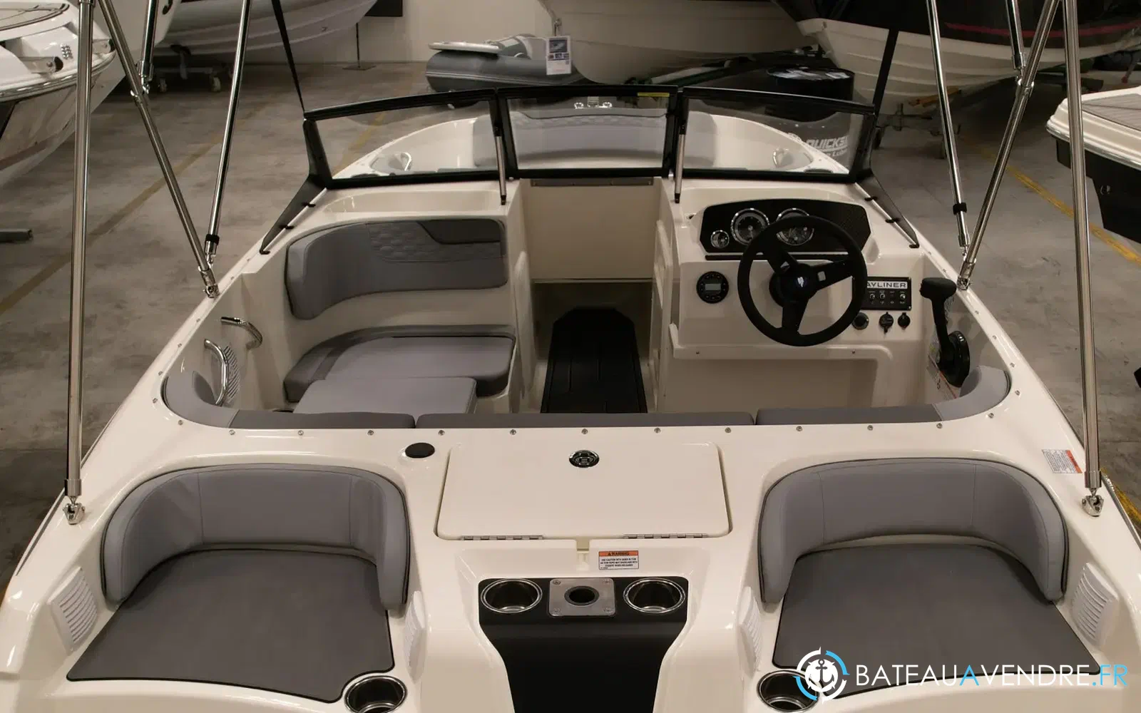 slider 2 Bayliner Element M17